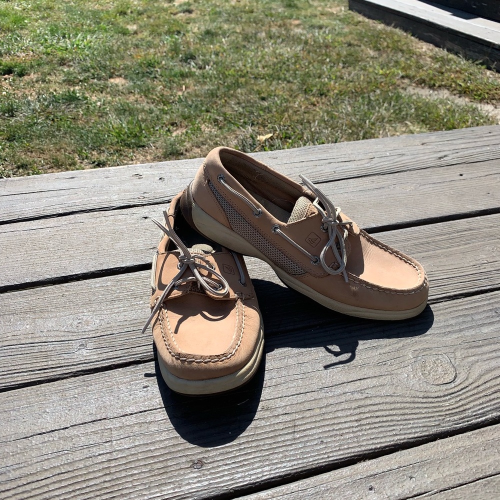 woman’s sperrys